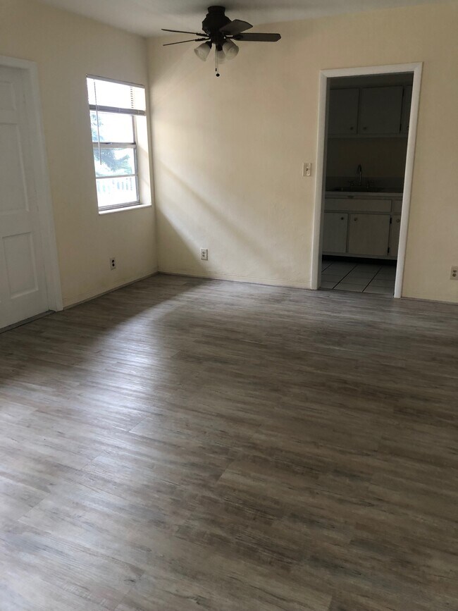 comedor - 4900 Bayview Dr