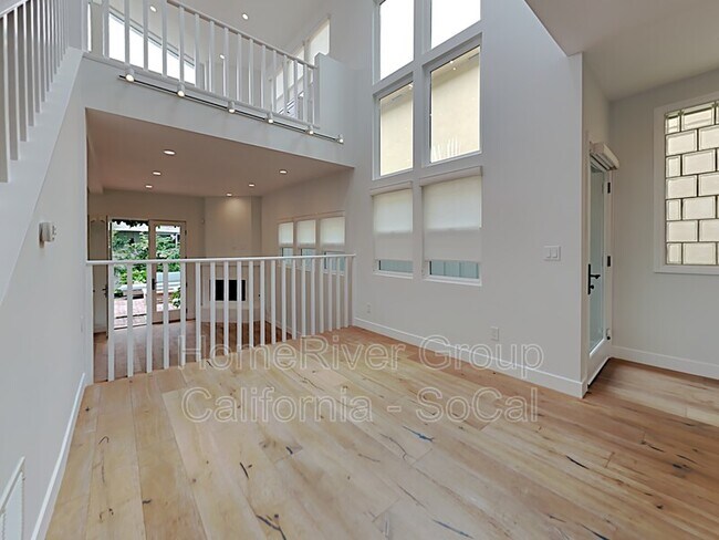 Foto del edificio - 216.5 Bicknell Ave