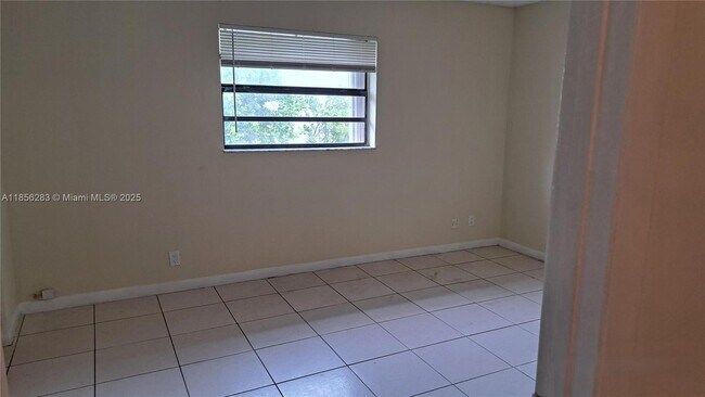 Foto del edificio - 11619 NW 27th Ct