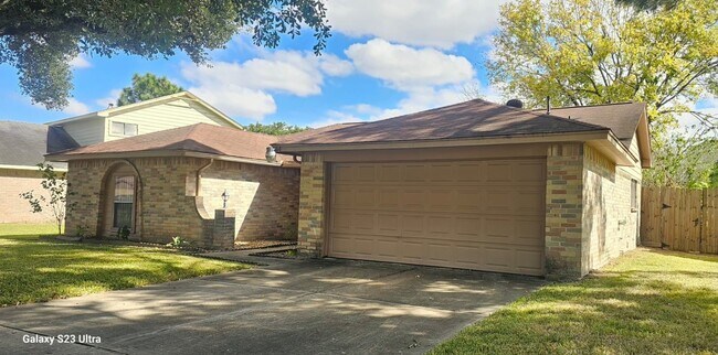 Foto del edificio - 527 Oakdale Dr