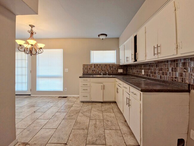 Foto del edificio - Charming 3 Bed 2 Bath In South Central Lubbock