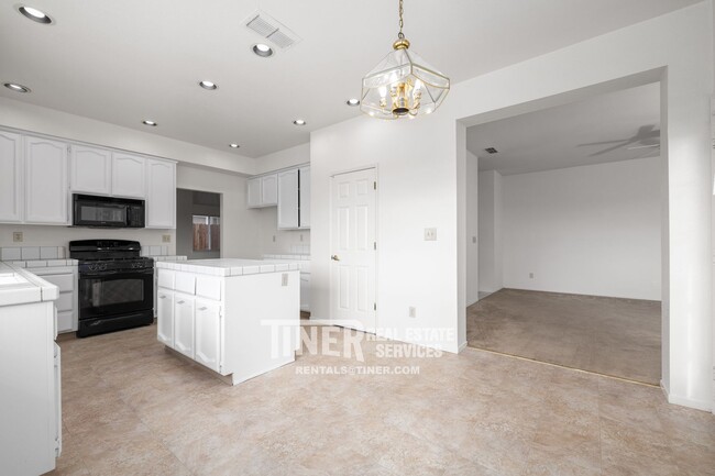 Building Photo - Spacious Vinyard Home