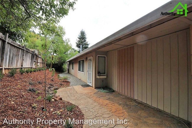 Building Photo - 3 br, 2 bath House - 2025 South Ridge Rd.