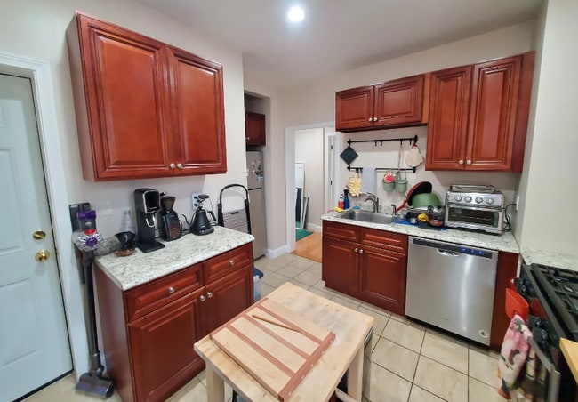 Building Photo - 283 Brookline St