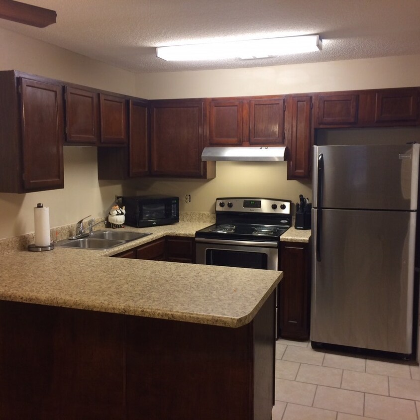 Primary Photo - 6332 W Fairfield Dr