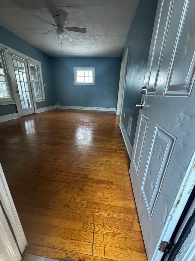 Building Photo - Eastwood Charmer – Updated 3-Bedroom with ...