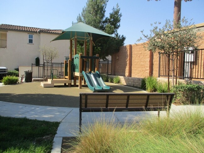 Building Photo - Murrieta 3 Bdr 2.5 Bath Town Home Built 2020