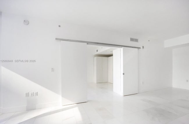 Building Photo - 1010 Brickell Ave