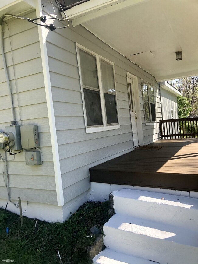 Building Photo - 3 br, 1 bath House - 110 Southview Street