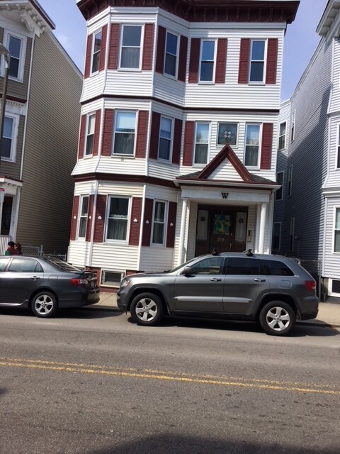 Building Photo - 219 L St