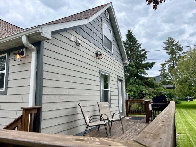 Building Photo - 508 16th Ave W