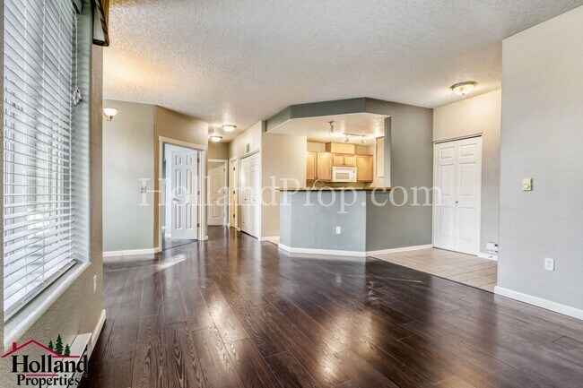 Foto del edificio - Bright Ground-Floor Condo with Private Patio in Beaverton