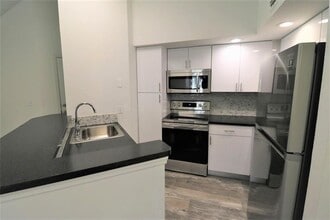 Building Photo - 3340 Pinewalk Dr N