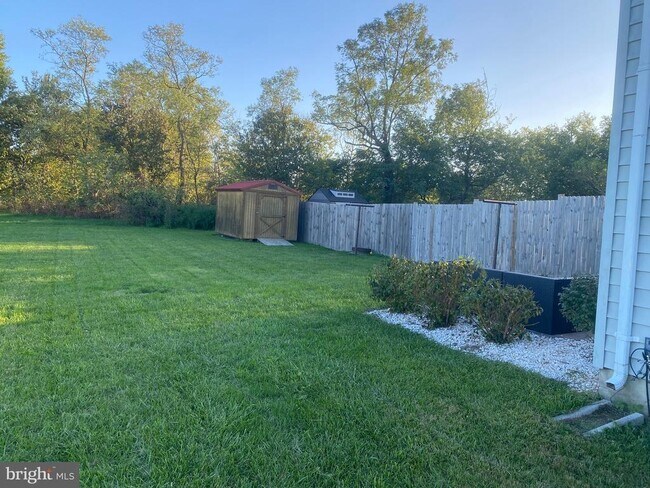 Building Photo - 208 Hackberry Dr