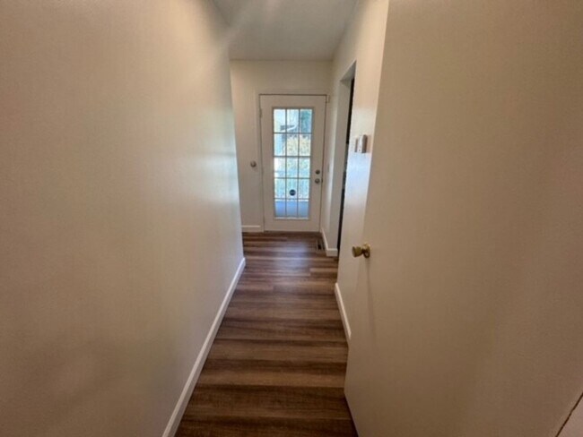 Building Photo - CHARMING HOME ON EAST SIDE OF TRAVERSE CIT...