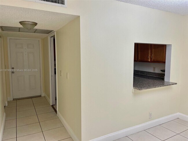 Foto del edificio - 9461 Evergreen Pl