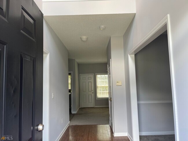 Building Photo - 8103 Green Garden Dr