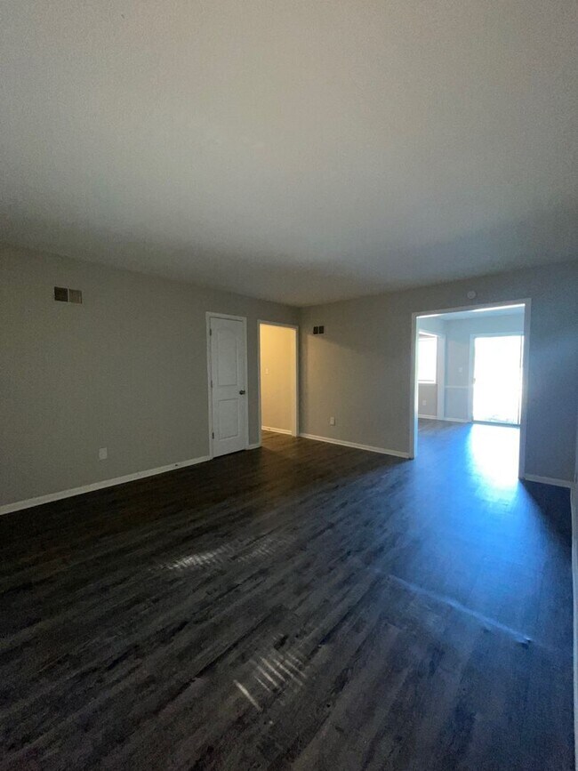 Foto del edificio - 8036 Campbell St