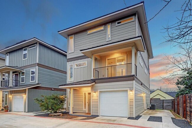 Building Photo - Step into this alluring stand-alone locate...