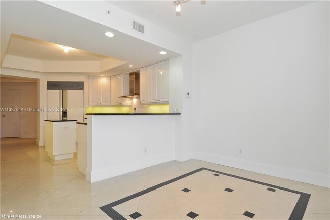 Building Photo - 3 br, 3.5 bath Condo - 21200 NE 38th Ave A...