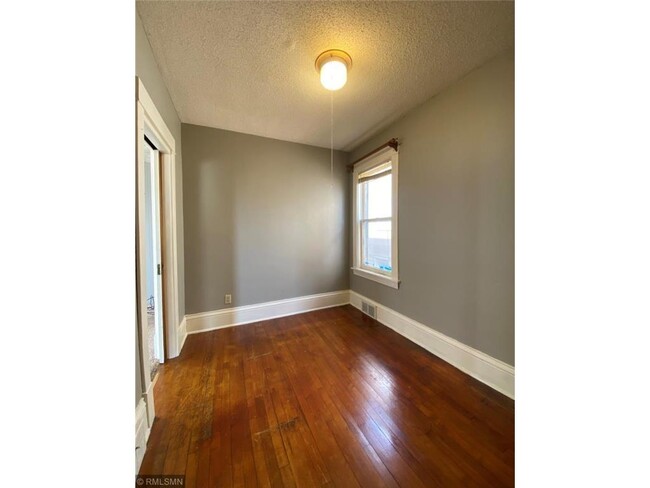 Foto del edificio - 1326 University Ave NE