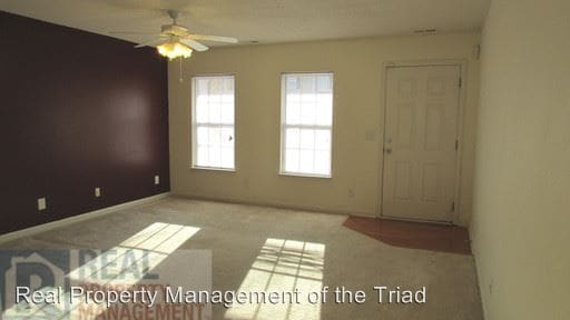 Building Photo - 118 Breezeway Ln