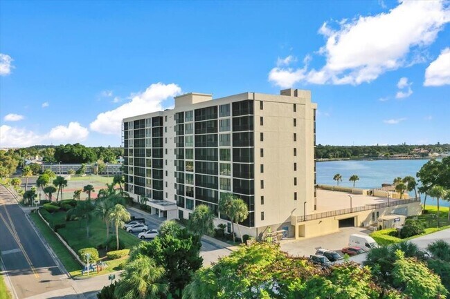 Building Photo - 7100 Sunshine Skyway Ln S