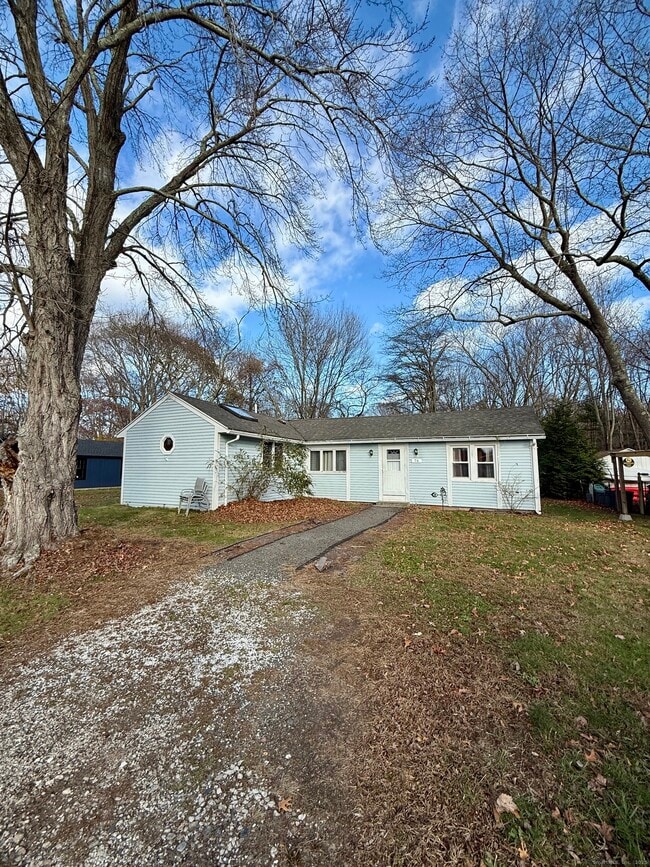 Building Photo - 74 Grove Beach Rd N