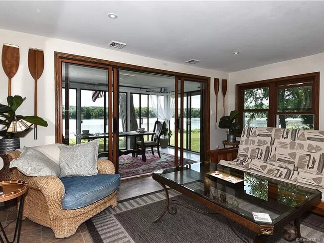 Foto del edificio - 17 Riverview St