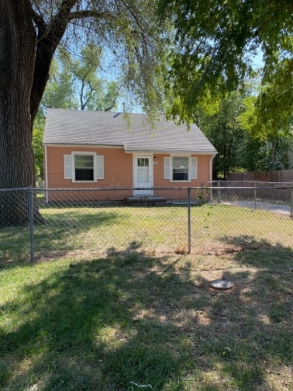 Primary Photo - 1729 E Looman St