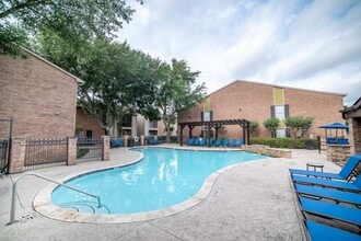Building Photo - 2800 Ashford Trail Dr