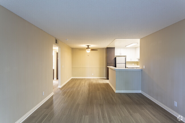 1 BR, 1 BA - 743 SF - Forest Glen