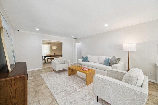 Building Photo - 9777 Larston St