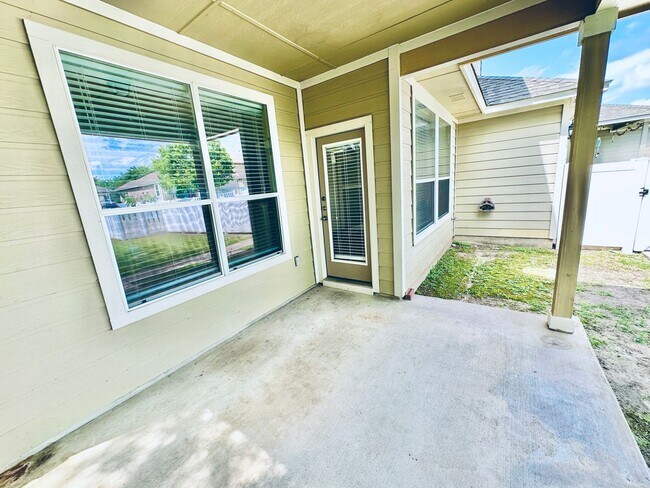 Building Photo - 408 Yucca House Dr