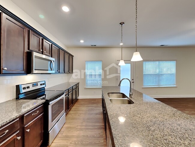 Building Photo - 631 Westridge Circle