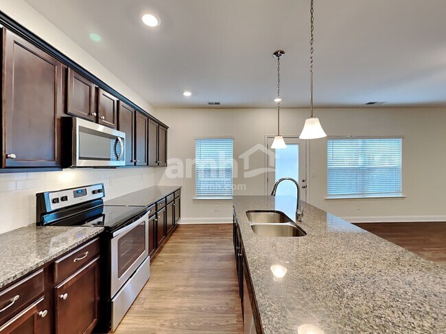 Foto del edificio - 631 Westridge Circle