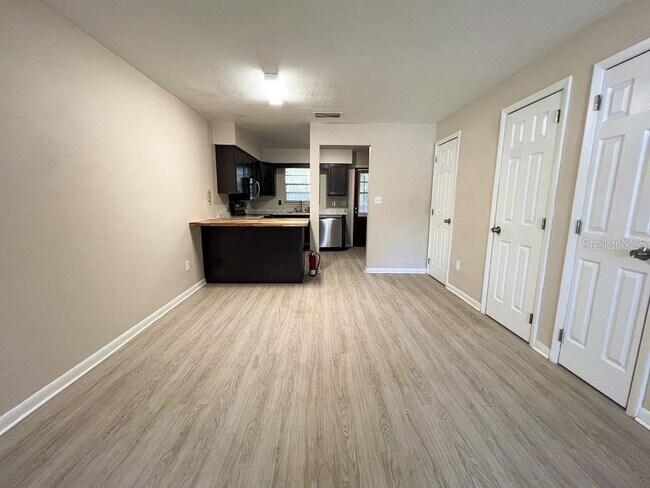 Foto del edificio - 5620 NW 23rd Terrace