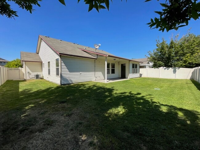 Building Photo - 10651 Gossamer St