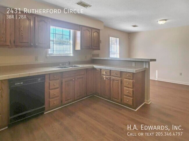 Foto del edificio - 2431 Rutherford Cir