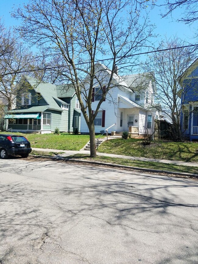 Foto del edificio - Downtown 2 Story Cottage Monthly Grand Rapids Rental