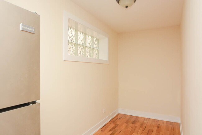 Foto del edificio - 560 W Arlington Pl