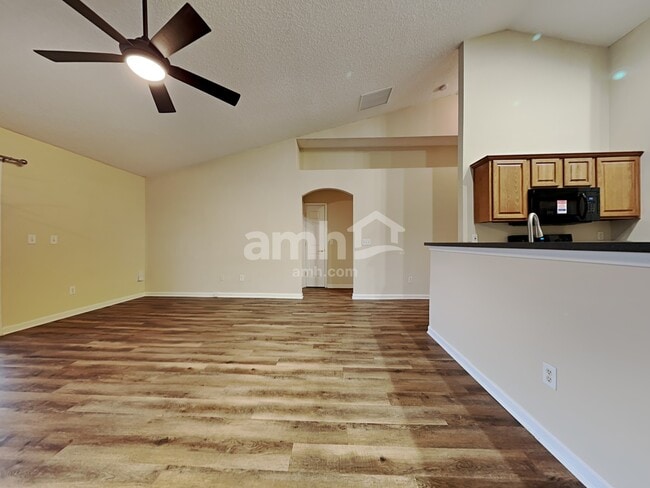 Building Photo - 2884 Alaskan Way