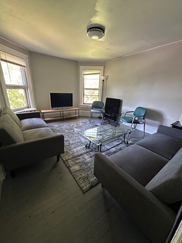 Foto principal - 302 Mitchell St