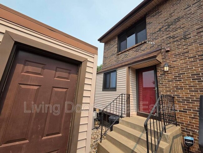 Building Photo - 2335 Southwood Pl