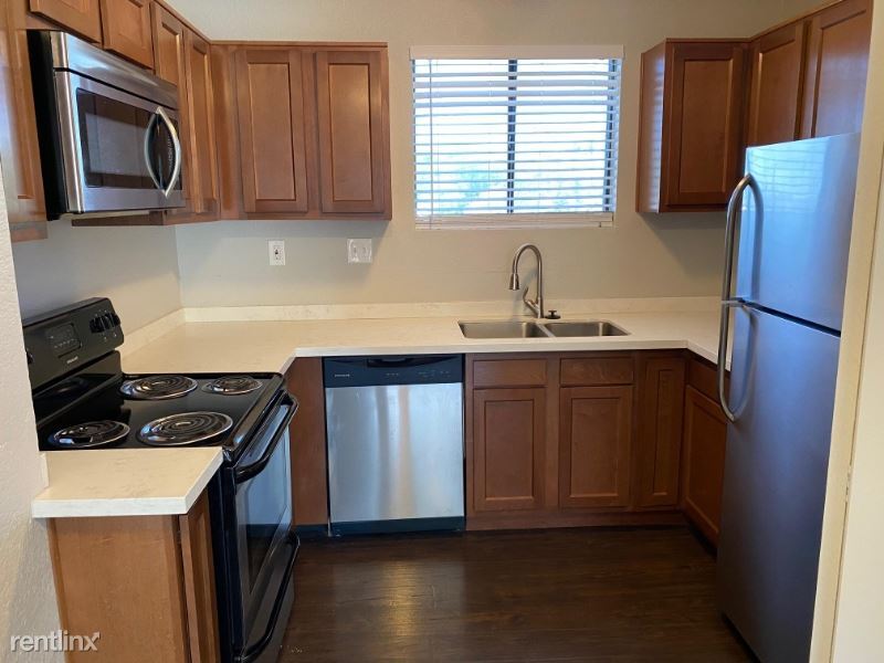 Foto principal - 3208 E Flower St