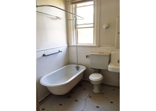 Building Photo - 3227 Bishop St