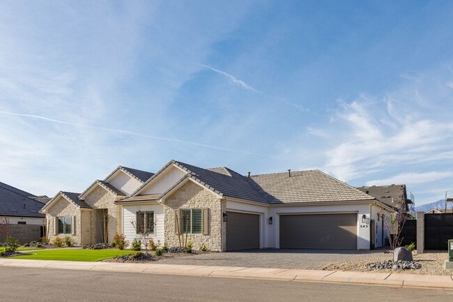 Building Photo - Beautiful single story with 4 bedrooms close to Crimson High School