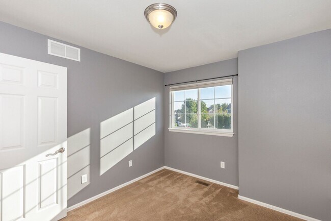 Foto del edificio - Spacious & Beautiful 3 Bedroom Home