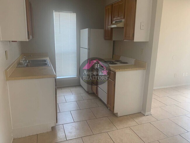 Foto del edificio - Great 1 bed 1 bath apartments!!