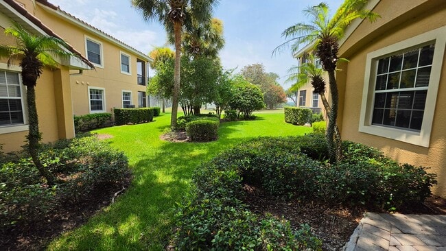 Building Photo - 3 bedroom 3 bathroom 2 car garage townhome in Mission Inn.